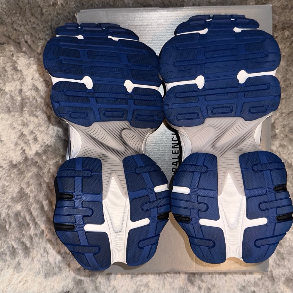 Balenciaga Gray and Blue Athletic Sneakers with Chunky Design - Picture 6 of 6